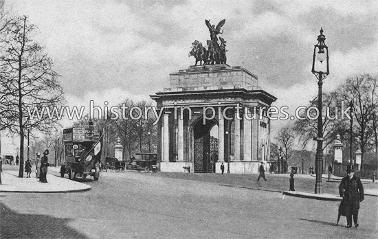 Triumphal Arch, Constitution Hill, London. c.1914.